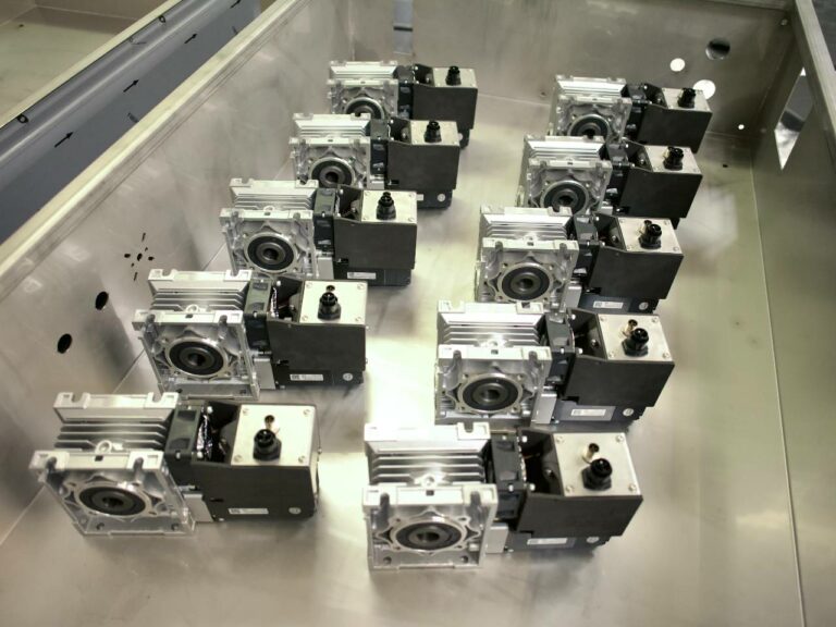 ServoGearW400 servo & worm gearbox with built in driver 400W